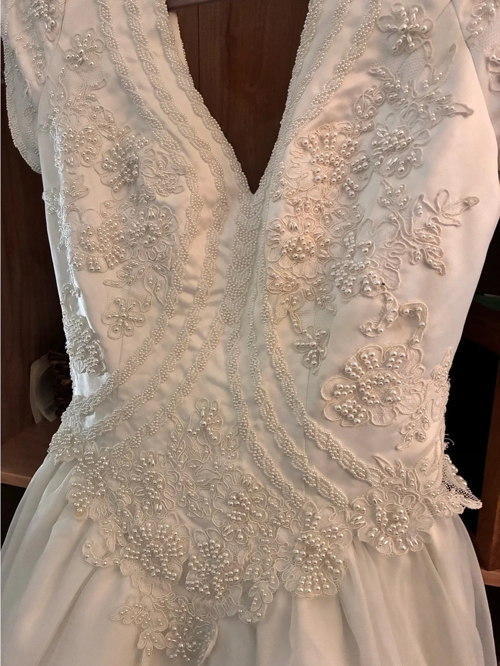 Elegant Cream Bridal Ball Gown Dress with Lace Bodice